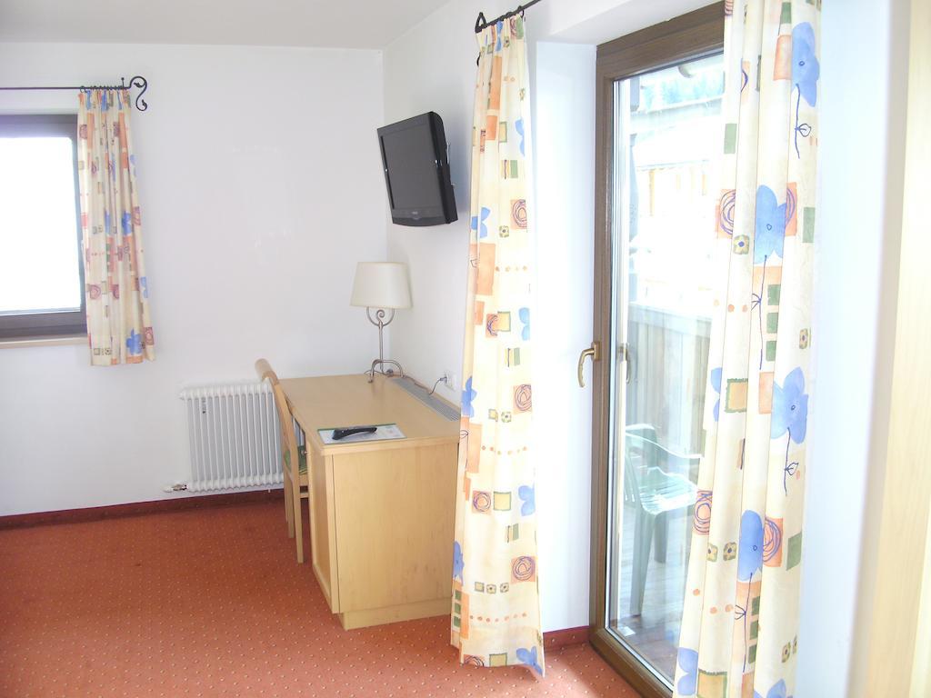 Hirzingerhof Hotel Вестендорф Стая снимка